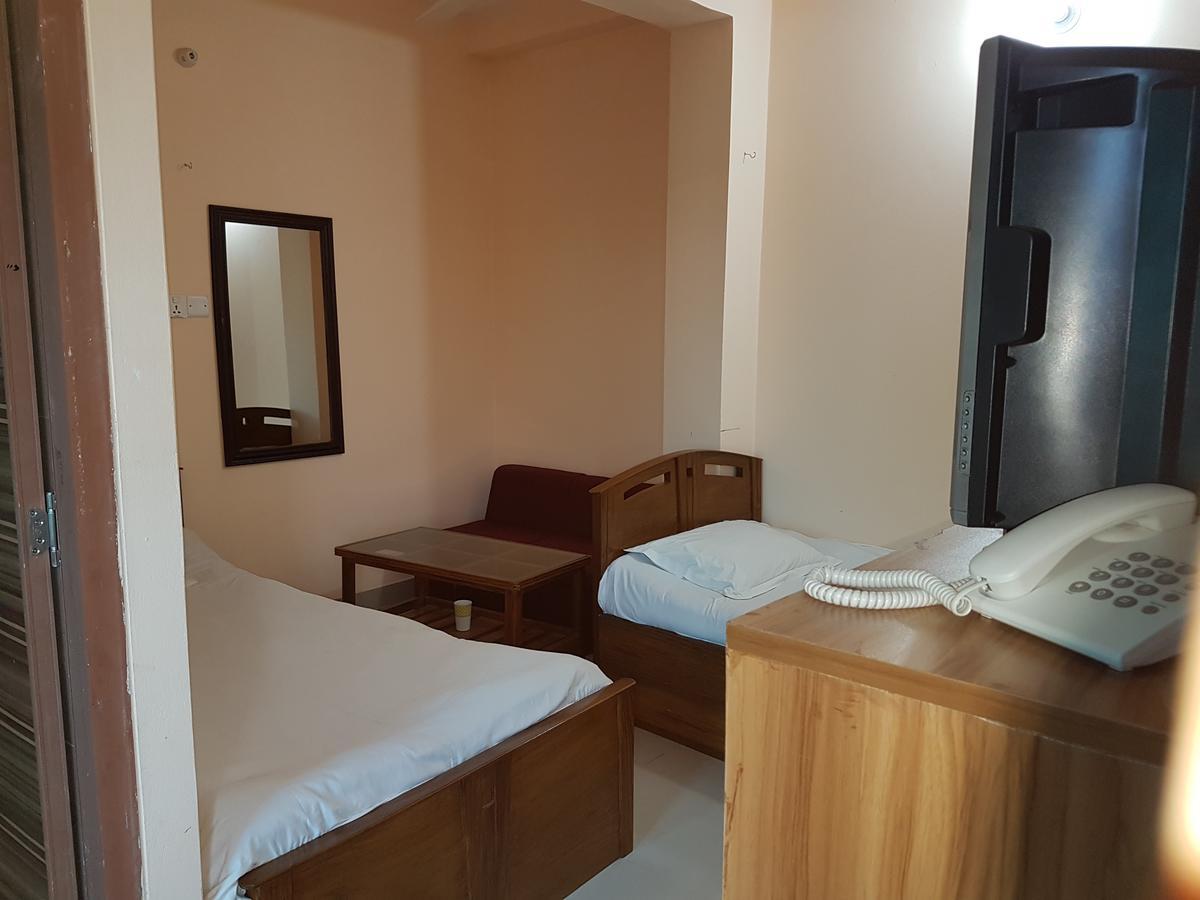 Hotel Diamond Park Dakhin Kattali ภายนอก รูปภาพ