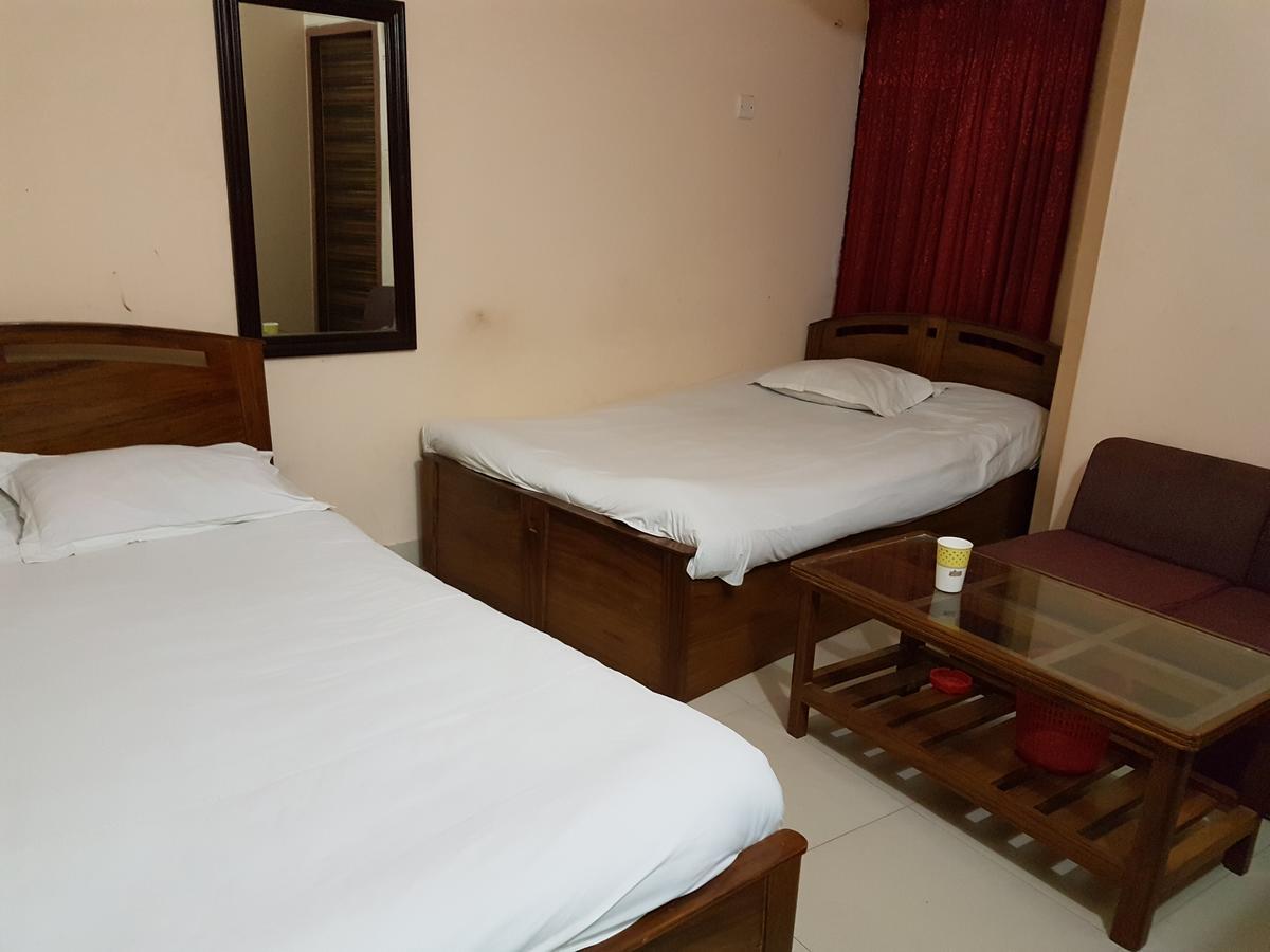 Hotel Diamond Park Dakhin Kattali ภายนอก รูปภาพ